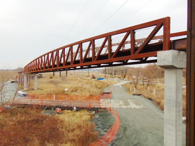 weathering-steel-pedestrian-bridge-2